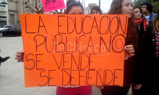 Marcha-en-Defensa-de-la-Educación-Pública-4